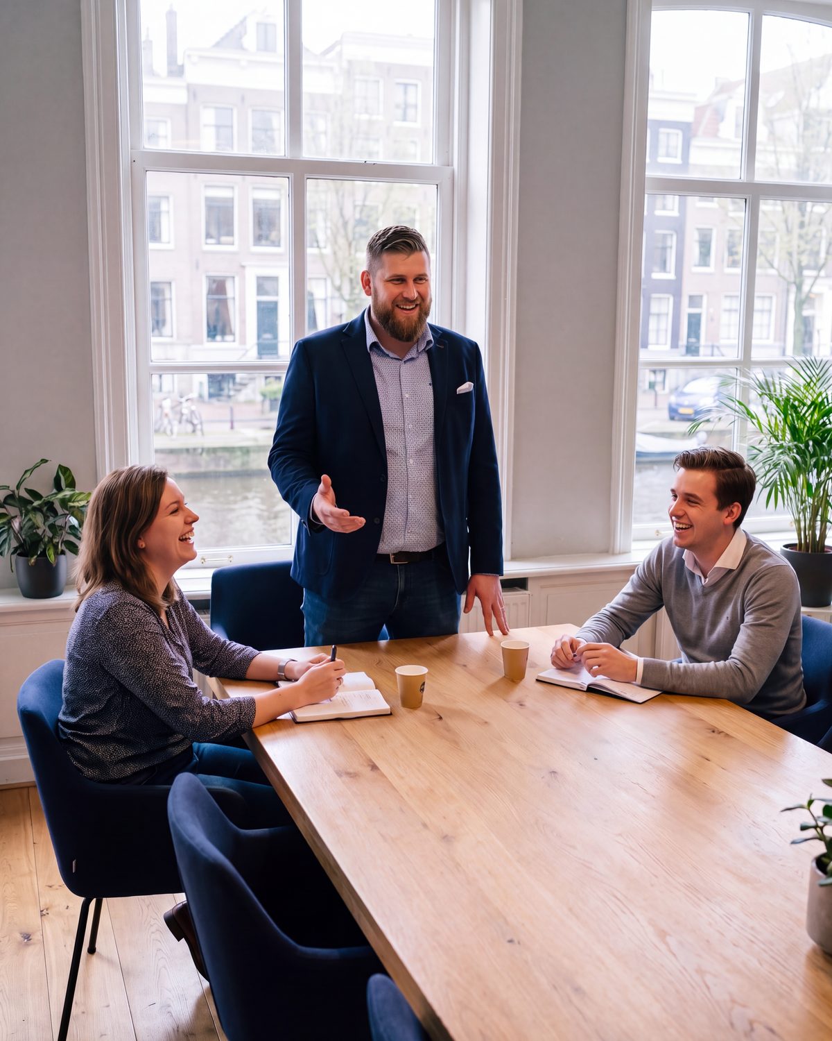Cornelis Leerlooijer, founder of HRhelp, talking with his team at the HRhelp office